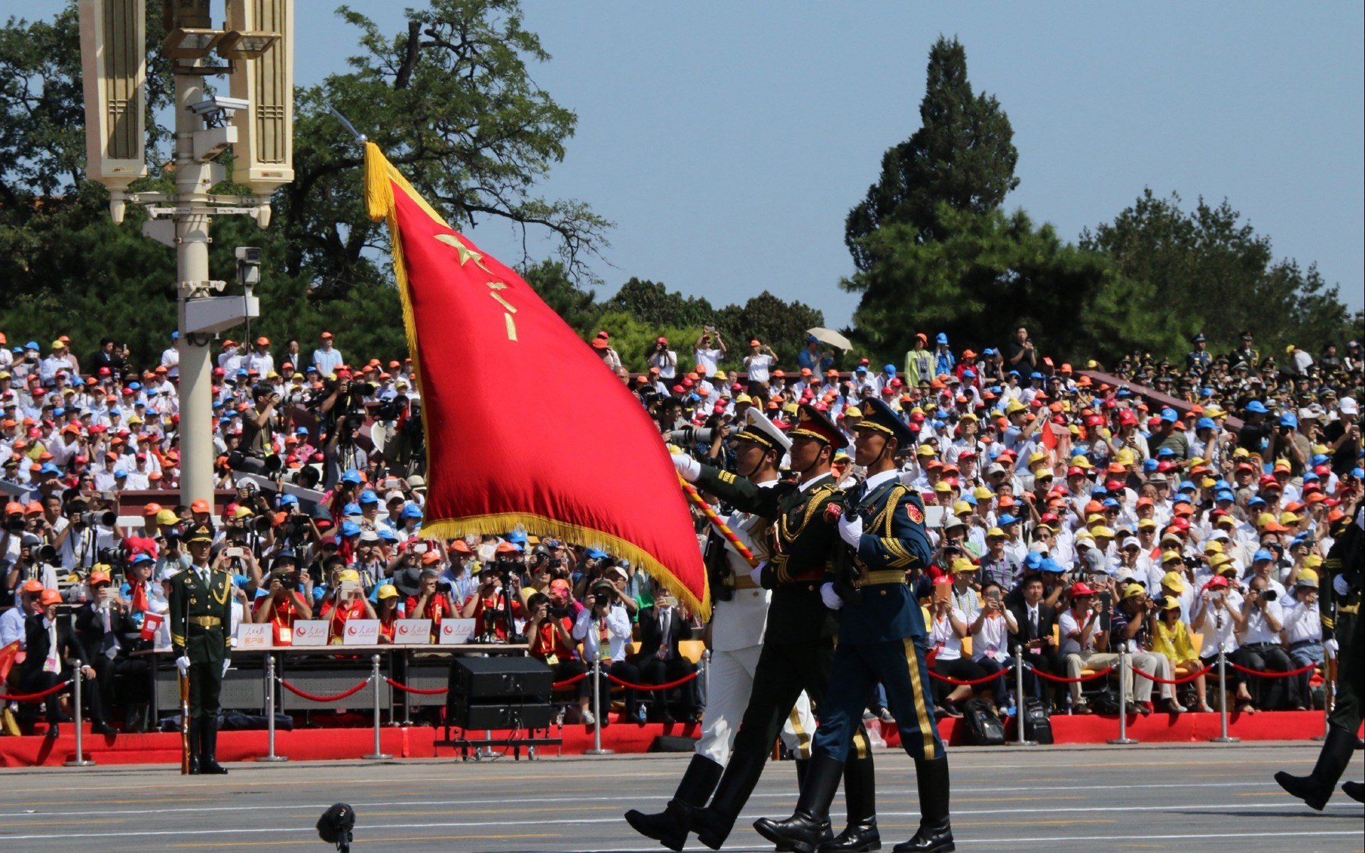 leyu乐鱼体育综合-中超国足逆袭亚冠联赛 球迷信心恢复，中超与亚冠实行新规