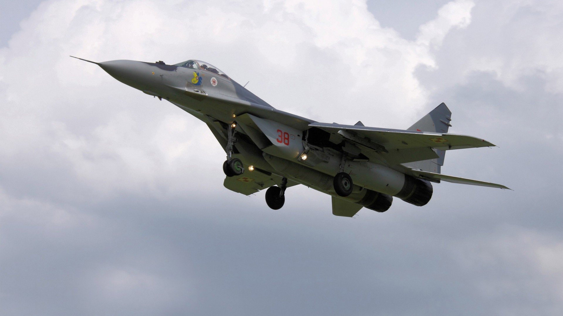 接力女团配合默契 场边掌声雷动,接力赛女子4×200视频